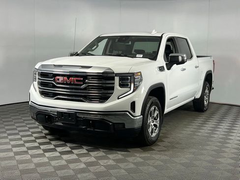 Used 2025 GMC Sierra 1500 SLT image 3