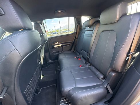 Used 2022 Mercedes-Benz GLB 250 4MATIC image 15