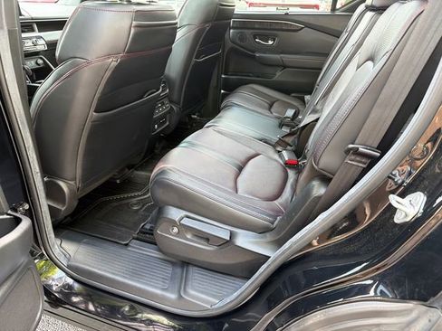 Used 2025 Honda Pilot Black Edition image 21