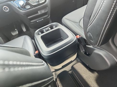 New 2026 Chrysler Pacifica Select image 33