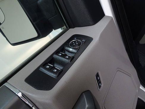 Used 2018 Ford F150 XLT w/ Equipment Group 302A Luxury AWD/4WD image 25