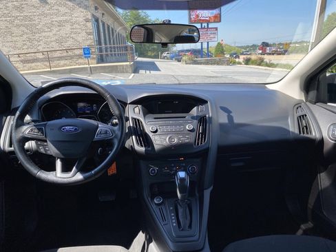 Used 2015 Ford Focus SE w/ SE Sport Package FWD image 22
