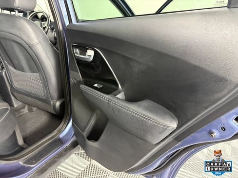Used 2022 Kia Niro EX FWD image 28