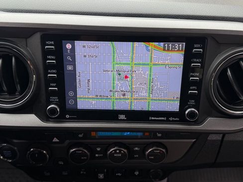 Used 2021 Toyota Tacoma TRD Off-Road w/ TRD Premium Off Road Package AWD/4WD image 17