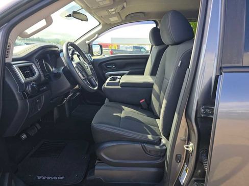 Used 2019 Nissan Titan SV AWD/4WD image 9