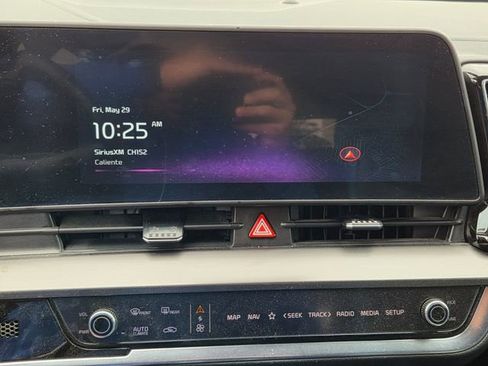 Used 2025 Kia Sportage EX FWD image 10
