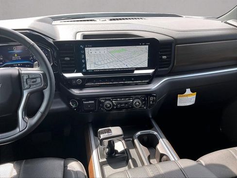 Used 2025 Chevrolet Silverado 1500 High Country w/ Technology Package RWD image 8