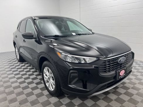 Used 2023 Ford Escape Active w/ Tech Pack #1 AWD/4WD image 1
