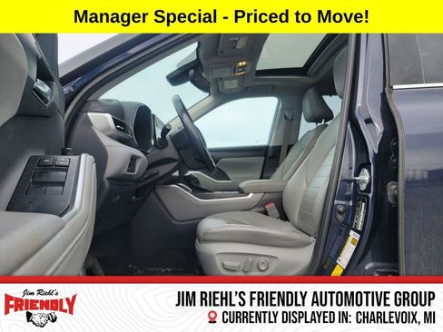 Used 2020 Toyota Highlander XLE AWD/4WD image 9
