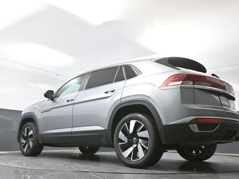 Used 2025 Volkswagen Atlas Cross Sport SE FWD image 55