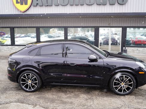 Used 2021 Porsche Cayenne Turbo image 4