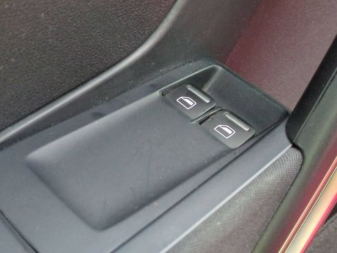 Used 2013 Volkswagen Beetle Turbo FWD image 12