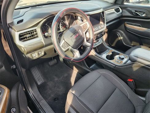 Used 2023 GMC Acadia SLE w/ Driver Convenience Package image 8