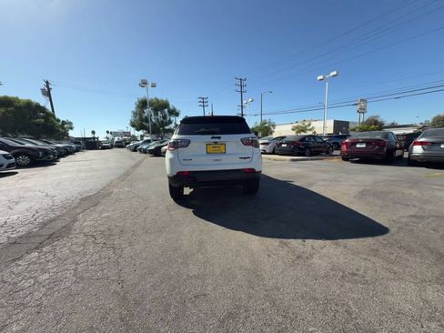 Used 2025 Jeep Compass Trailhawk AWD/4WD image 10
