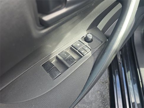 Used 2022 Toyota Corolla LE image 12