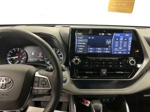 Used 2021 Toyota Highlander Platinum image 19