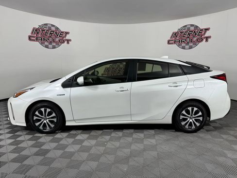 Used 2021 Toyota Prius LE image 4