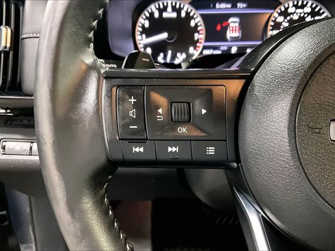 Used 2025 Nissan Pathfinder SV AWD/4WD image 22