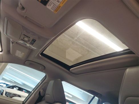 Used 2021 Toyota RAV4 XLE Premium image 19