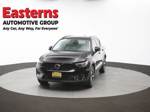 Used 2023 Volvo XC40 B4 Ultimate FWD image 48