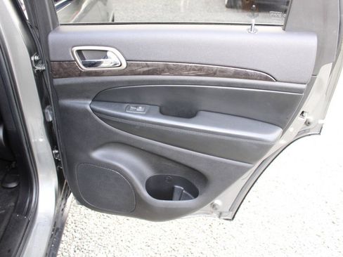Used 2011 Jeep Grand Cherokee Laredo AWD/4WD image 23