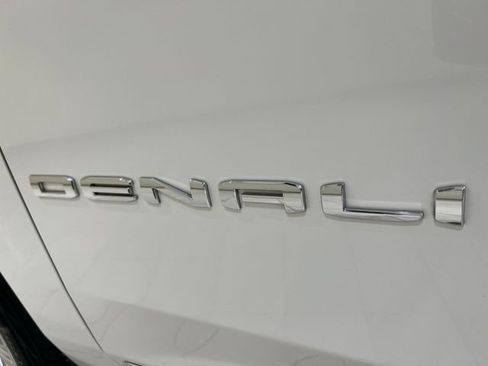 Used 2024 GMC Yukon XL Denali AWD/4WD image 31