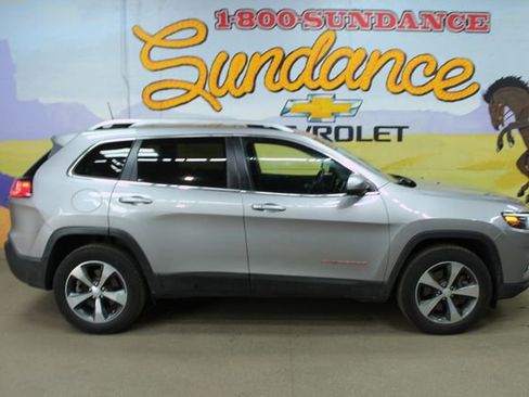 Used 2019 Jeep Cherokee Limited w/ Luxury Group AWD/4WD image 1