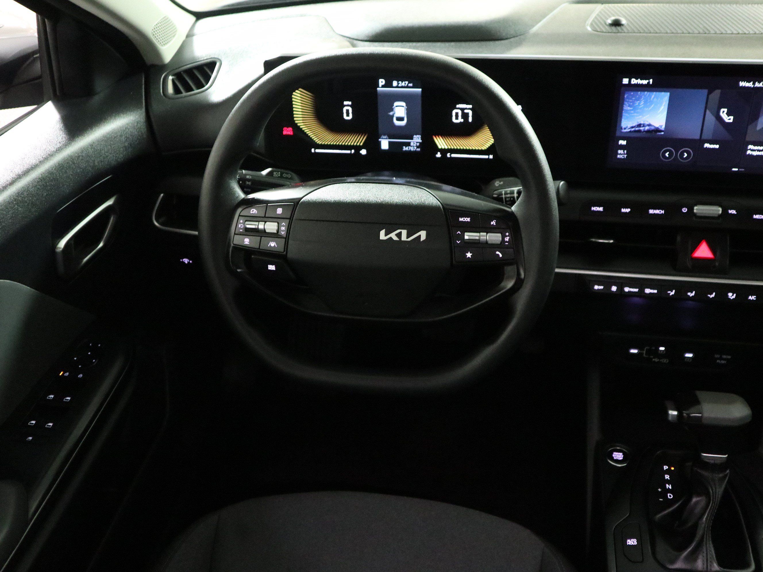 Used 2025 Kia K4 FWD image 16