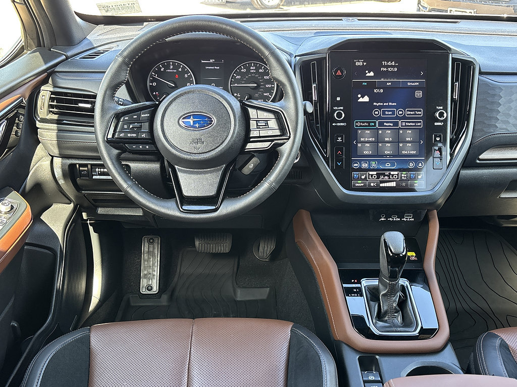 Used 2025 Subaru Forester Touring AWD/4WD image 11