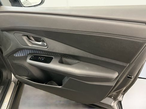 Used 2024 Nissan Ariya AWD image 33