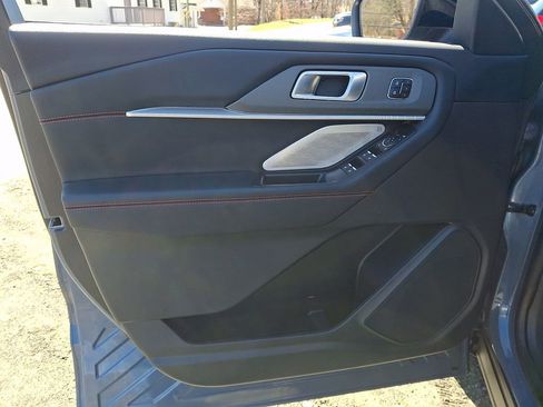 Used 2025 Ford Explorer ST AWD/4WD image 13