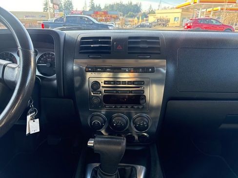 Used 2006 HUMMER H3 image 10