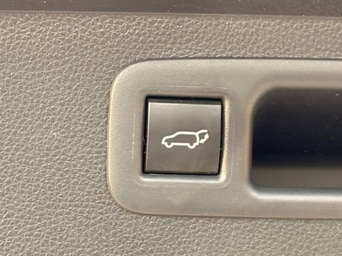 Used 2023 Toyota Highlander XSE FWD image 20