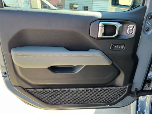 New 2026 Jeep Gladiator Mojave image 13