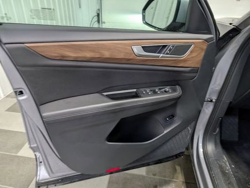 Used 2025 Volkswagen Atlas SE AWD/4WD image 13