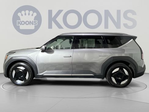 Used 2024 Kia EV9 Wind AWD/4WD image 2