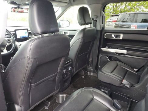 Used 2021 Ford Explorer XLT w/ Equipment Group 202A AWD/4WD image 11