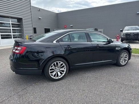 Used 2017 Ford Taurus Limited w/ Driver Assist Package FWD image 5