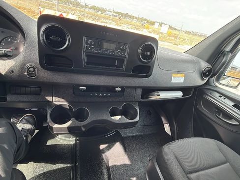 Used 2021 Mercedes-Benz Sprinter 3500 image 24
