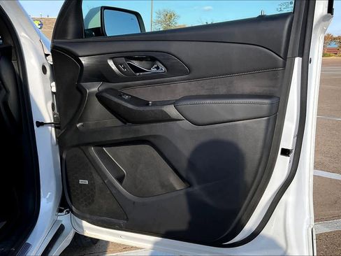 Used 2023 Chevrolet Traverse High Country image 28
