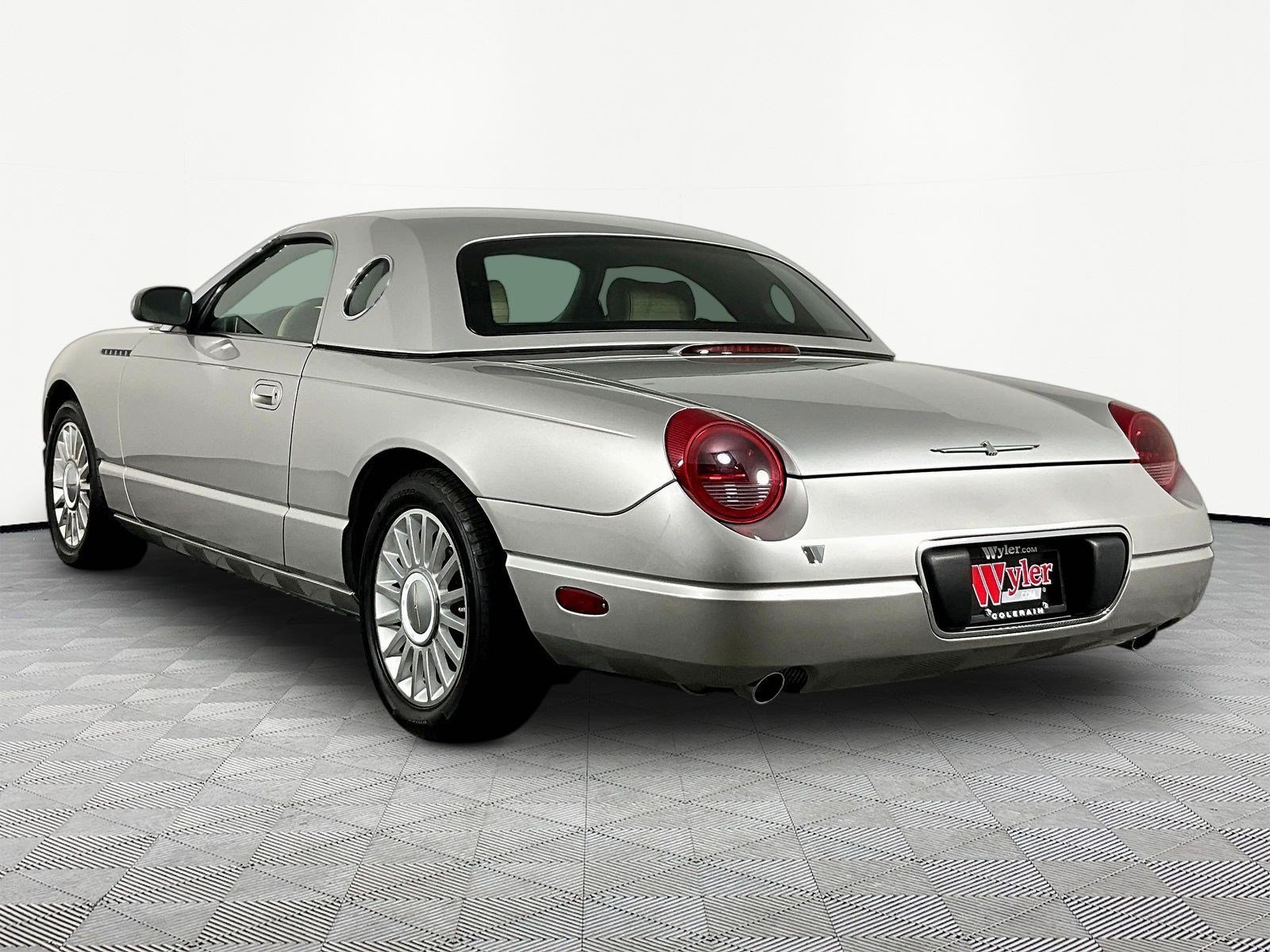 Used 2004 Ford Thunderbird RWD image 4