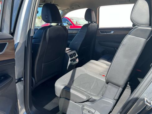 Used 2025 Volkswagen Atlas SE image 20