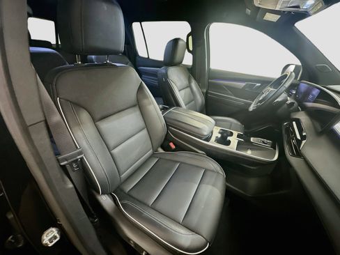 Used 2025 Buick Enclave Preferred AWD/4WD image 34