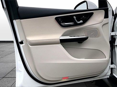 Certified 2025 Mercedes-Benz GLC 300 4MATIC image 23