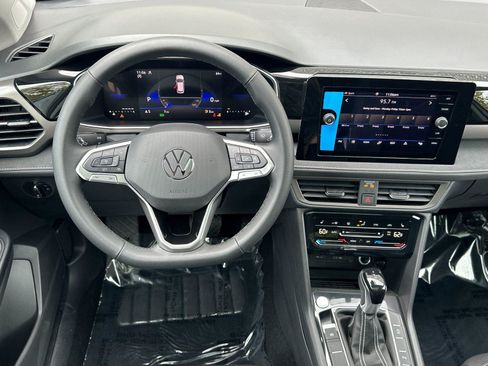 New 2026 Volkswagen Taos SE AWD/4WD image 13