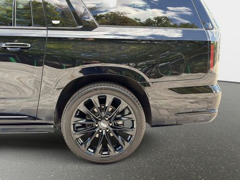 Used 2026 Cadillac Escalade ESV Platinum Sport w/ LPO, ONYX Package AWD/4WD image 18