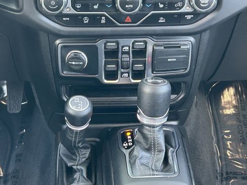 Used 2025 Jeep Wrangler Unlimited Sahara AWD/4WD image 21