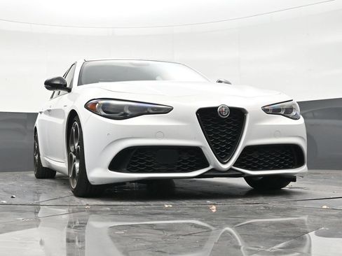 Used 2024 Alfa Romeo Giulia Veloce RWD image 26