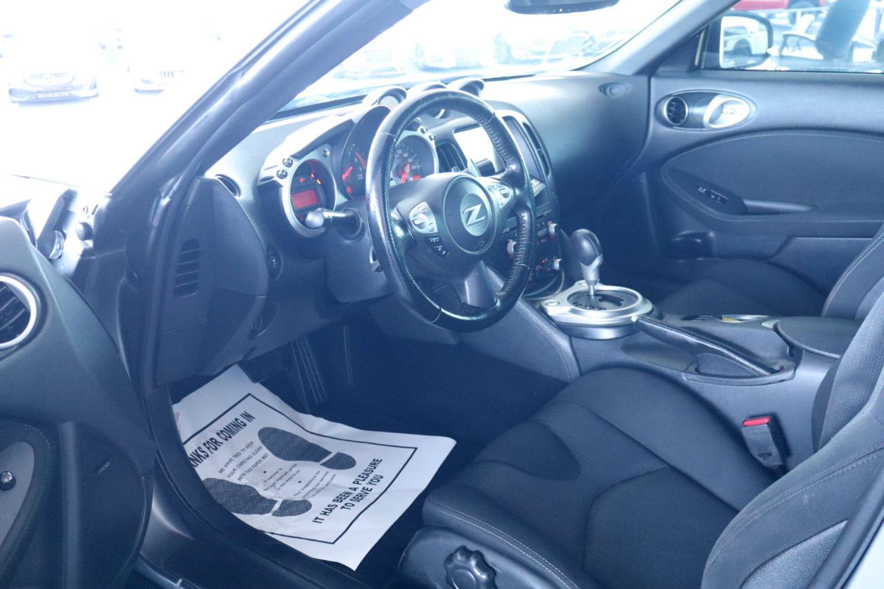 Used 2016 Nissan 370Z Coupe RWD image 18