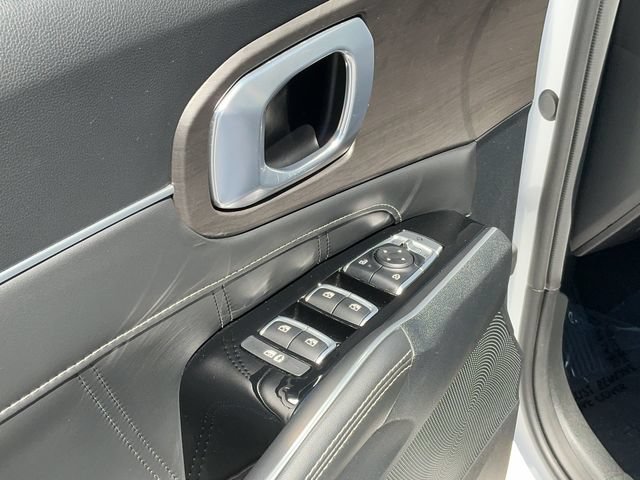 Used 2025 Kia Sorento SX AWD/4WD image 10
